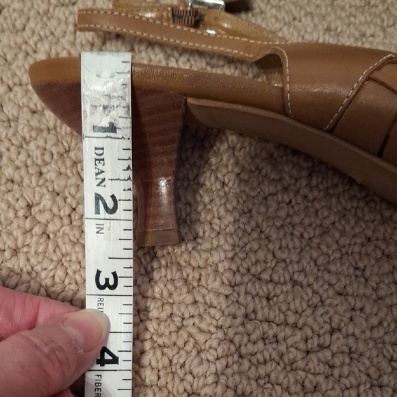 Franco Sarto Women's Tan Slingback Sandals - Picture 4 of 5